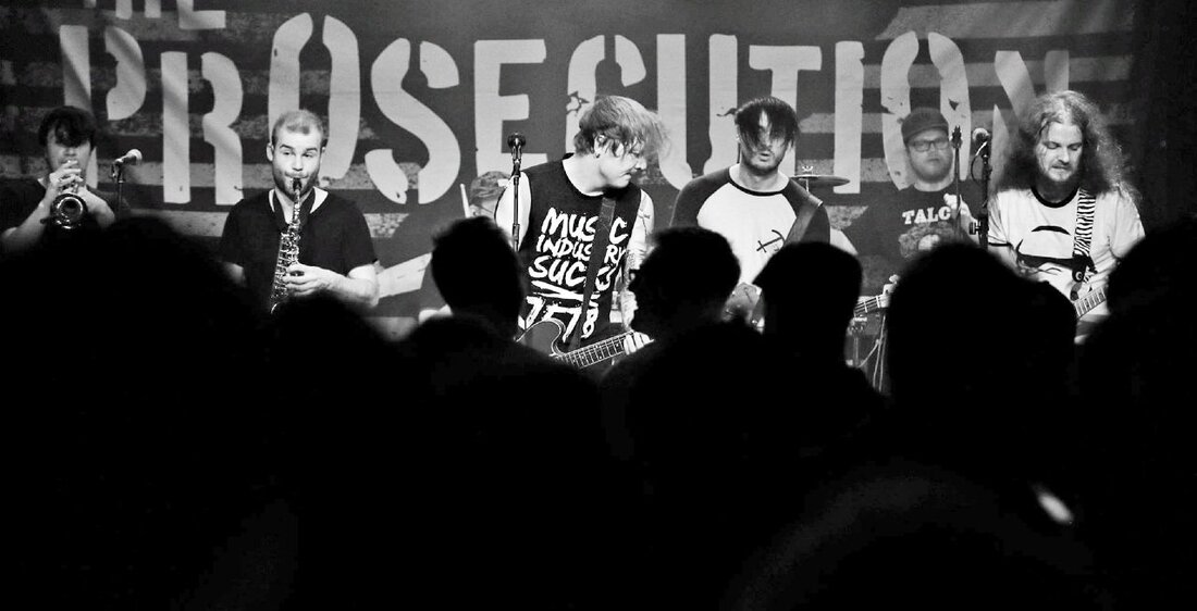 Rothenstadt. Die Drittauflage war – wie schon die vorangegangenen “Save the scene”-Veranstaltungen – mehr als gelungen. „Save the scene“, ein Zusammenschluss von rund einem Dutzend Freunden, veranstalteten am Freitag im Rockmusikclub „Salute“ [&hellip;]