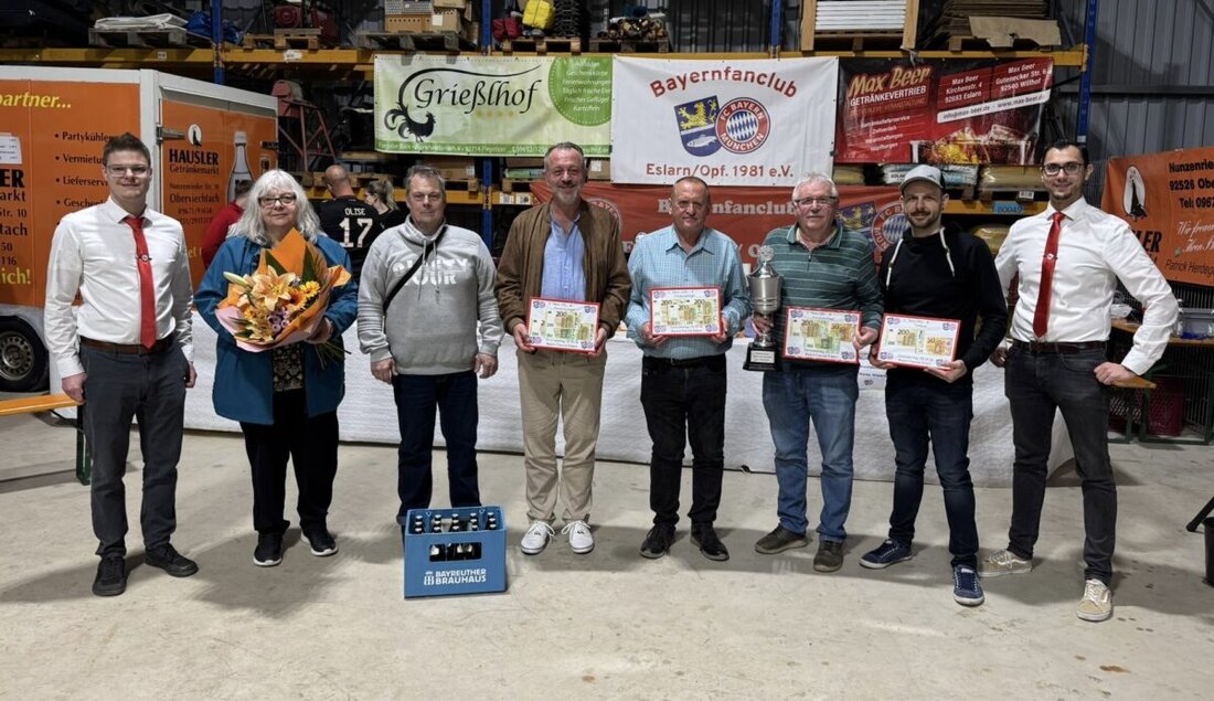 Eslarn. Der Bayern Fanclub Eslarn 1981 machte die Marktgemeinde zum Schafkopf-Zentrum. 256 Spieler füllten die Halle.