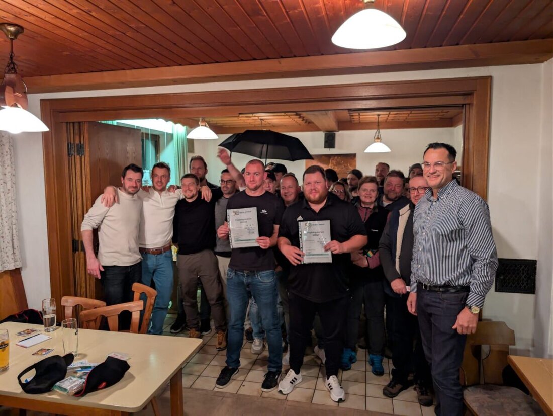 Parkstein. Beim CSU-Preiswatten füllte sich das Gasthaus Janner, die Stimmung war prächtig. Nach sieben Runden siegte „Schalke & FCN“ vor den „Hammerlesern“; 15 Teams spielten um Preise.