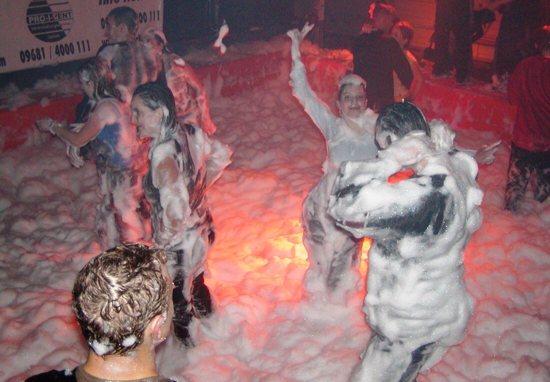 Wurz. Wer noch nicht weiß, wie er den Sonntag mit seinen Kids rumbringen soll, der sollte heute mal bei der Wurzer O’Schnitt Halle vorbeischauen. Von Tom Kreuzer Nachdem die Schaumparty [&hellip;]