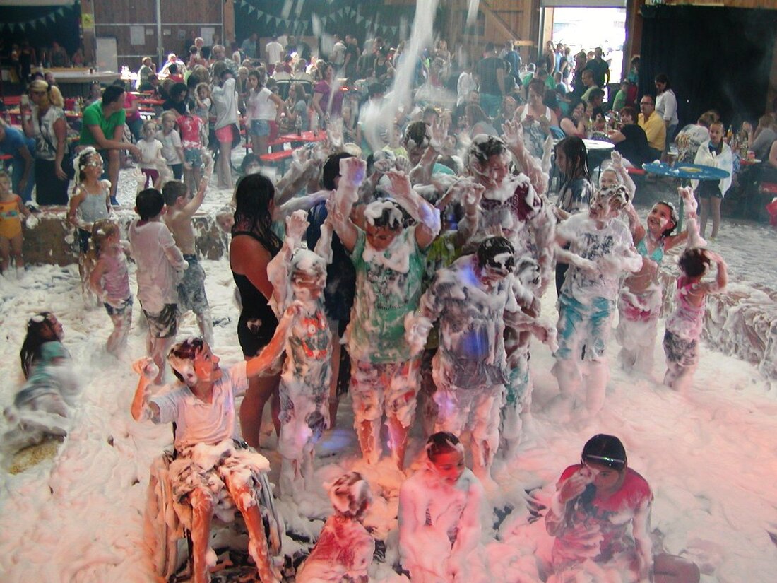 Wurz. Damit hatte wohl niemand gerechnet, dass so viele Kinder das Angebot einer Kinderschaumparty in der Wurzer O`Schnitt-Halle annehmen. Mit Wechselkleidung im Gepäck pilgerten über 200 Kinder mit fast nochmal [&hellip;]