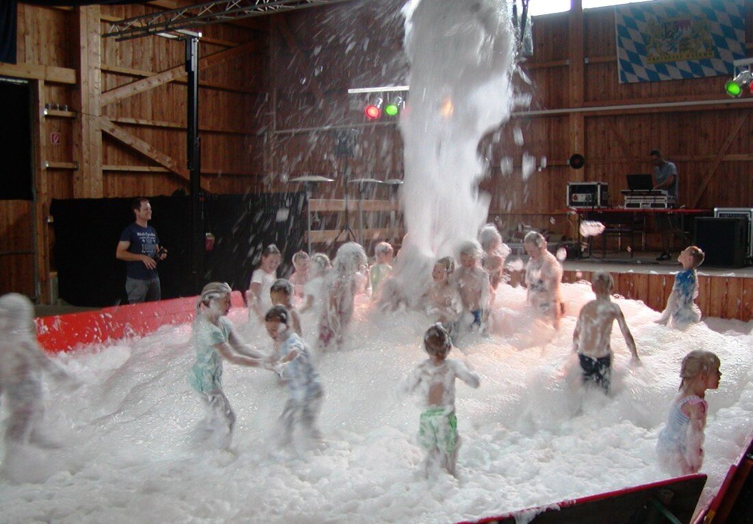 Wurz. Die Kinderschaumparty in der Wurzer O`Schnitt-Halle zog wieder viele Familien aus Nah und Fern an. Von Tom Kreuzer In Zusammenarbeit der Feuerwehr und des Sportvereins waren die besten Rahmenbedingungen [&hellip;]