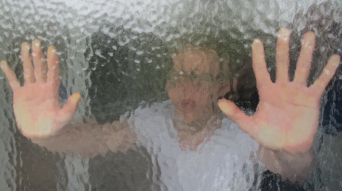 Weiden. Ein junger Mann (25) verletzte sich bei einem Betriebsunfall bei der Erneuerung einer Schaufensterscheibe. Die 112 Kilogramm schwere Scheibe zerbrach beim Transport und traf den Arbeiter auf den Kopf.  [&hellip;]