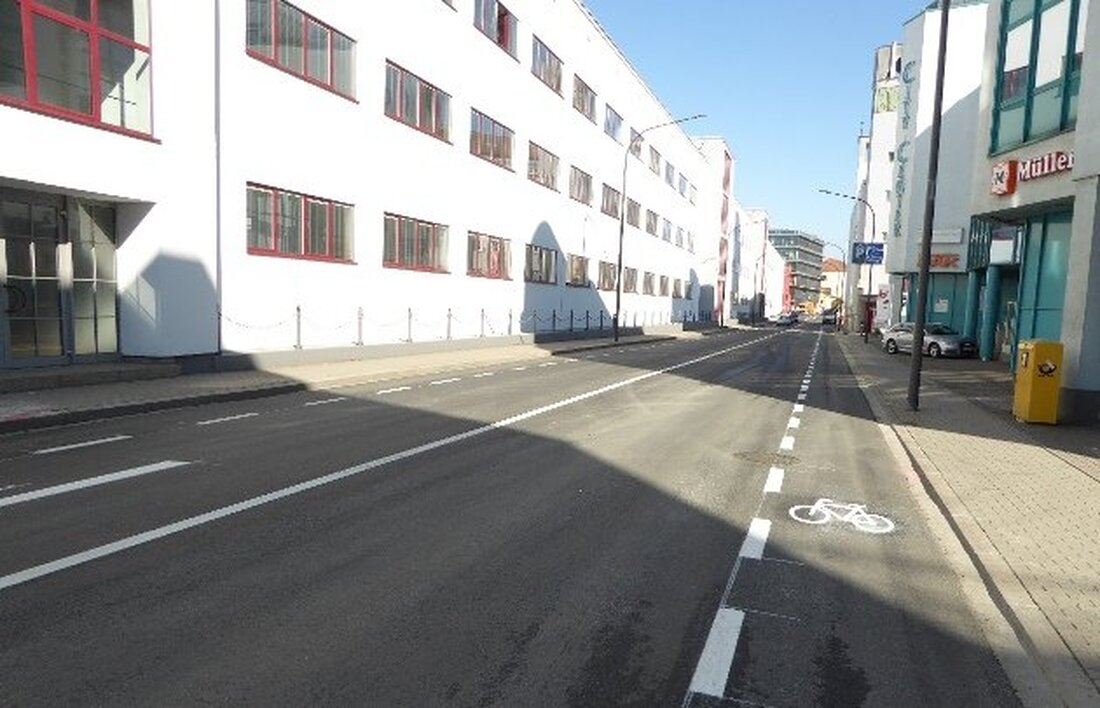 Weiden. Gute Nachrichten zum Start ins Wochenende. Die Schillerstraße in Weiden ist wieder für alle Verkehrsteilnehmer frei. Seit heute Mittag kann man wieder durch die Schillerstraße in Weiden fahren. Damit [&hellip;]