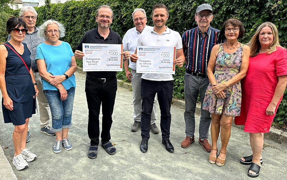 Schirmitz. Der Kulturkreis Schirmitz spendet jeweils 1.000 Euro an den örtlichen Kindergarten und die katholische Kirchengemeinde Maria Königin. Die Gelder wurden durch kulturelle Veranstaltungen, darunter ein Vortrag über eine Pilgerreise, generiert.