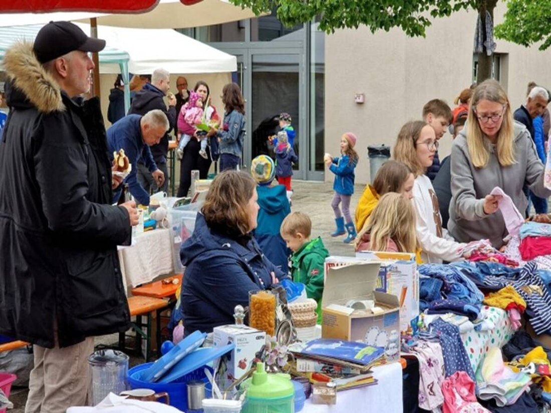 Schirmitz. Der Kulturkreis organisiert am 30. Mai seinen 3. Nachtflohmarkt auf dem Dorfplatz in Schirmitz, Anmeldung im Atelier Moser.