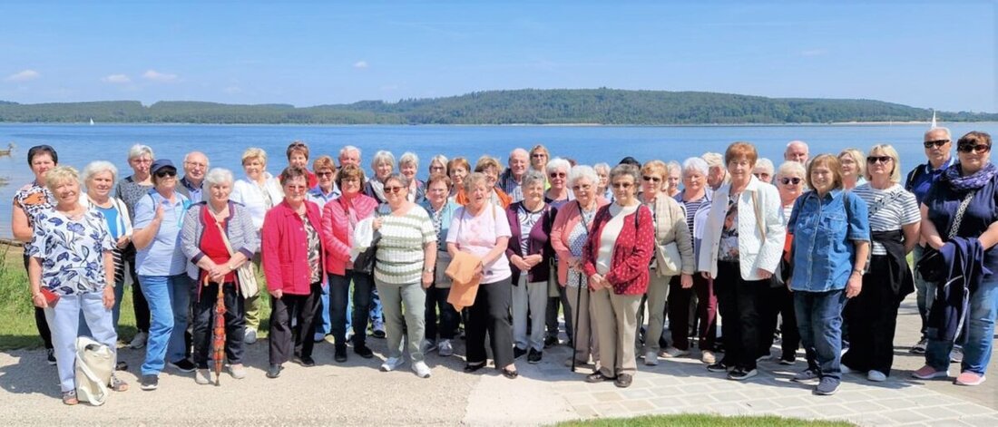 Schirmitz. Bei einem Tagesausflug ins Fränkische Seenland erlebten die Senioren der Pfarrei Schirmitz am Brombachsee einen Tag voller Natur, Kultur und Gemeinschaft. Highlights waren eine Schifffahrt, der Besuch eines Kürbishofs und des barocken Schlosses Ellingen.