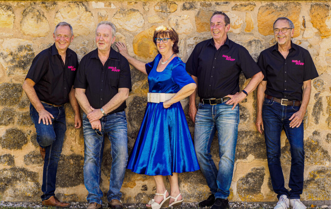 Bärnau. Am 2. Mai bringt die Live-Band Hula Hoop im Gasthof zur Post Schlager, Swing und Rock’n’Roll der 50er und 60er auf die Bühne. Beginn ist 19.30 Uhr, Einlass 18.30 Uhr; Vorreservierungen kosten zehn Euro.