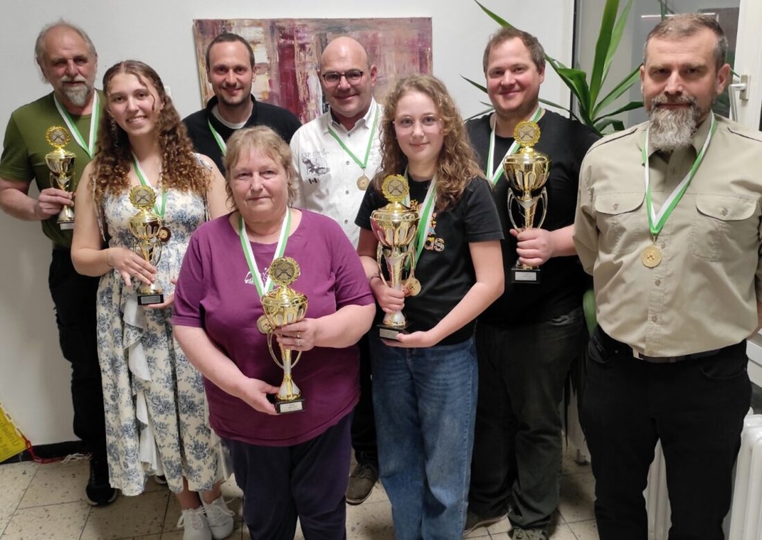 Schlammersdorf. Die Gemeindemeisterschaft im Luftgewehrschießen 2025 zog mit 124 Teilnehmenden in 31 Teams die bisher höchste Teilnehmerzahl. Sieger wurde das Team „BadR“, ein Synonym für „Besser als der Rest“.