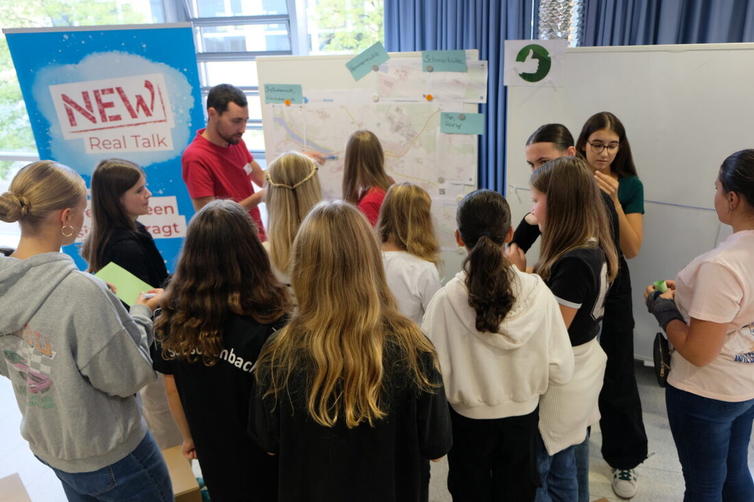 Schlammersdorf. Am 16. Mai 2025 findet der NEW-Real-Talk statt, der Jugendliche in kommunale Entscheidungen einbinden soll. Kosten des Workshops für die Gemeinde belaufen sich auf ca. 1.000 Euro.