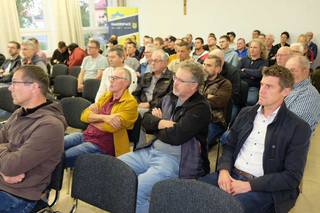 Schlammersdorf. Die Gemeinde prüft mit Experten ein Biomasse-Nahwärmenetz, informiert Bürger und startet eine Fragebogenaktion bis 5. Oktober 2025, doch viele Kostenfragen bleiben offen.