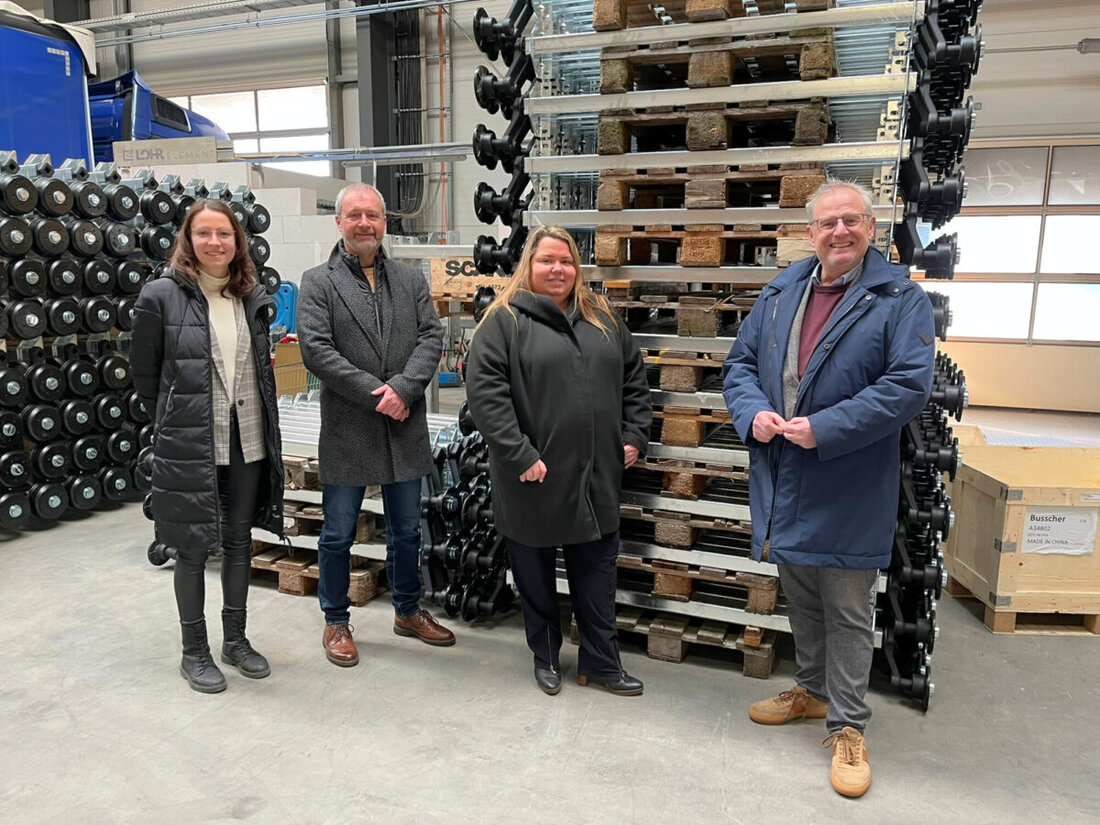 Schwandorf. Oberbürgermeister Andreas Feller besucht die Schlegl GmbH, ein auf Pkw-Anhänger spezialisiertes Unternehmen, das bald expandieren wird.