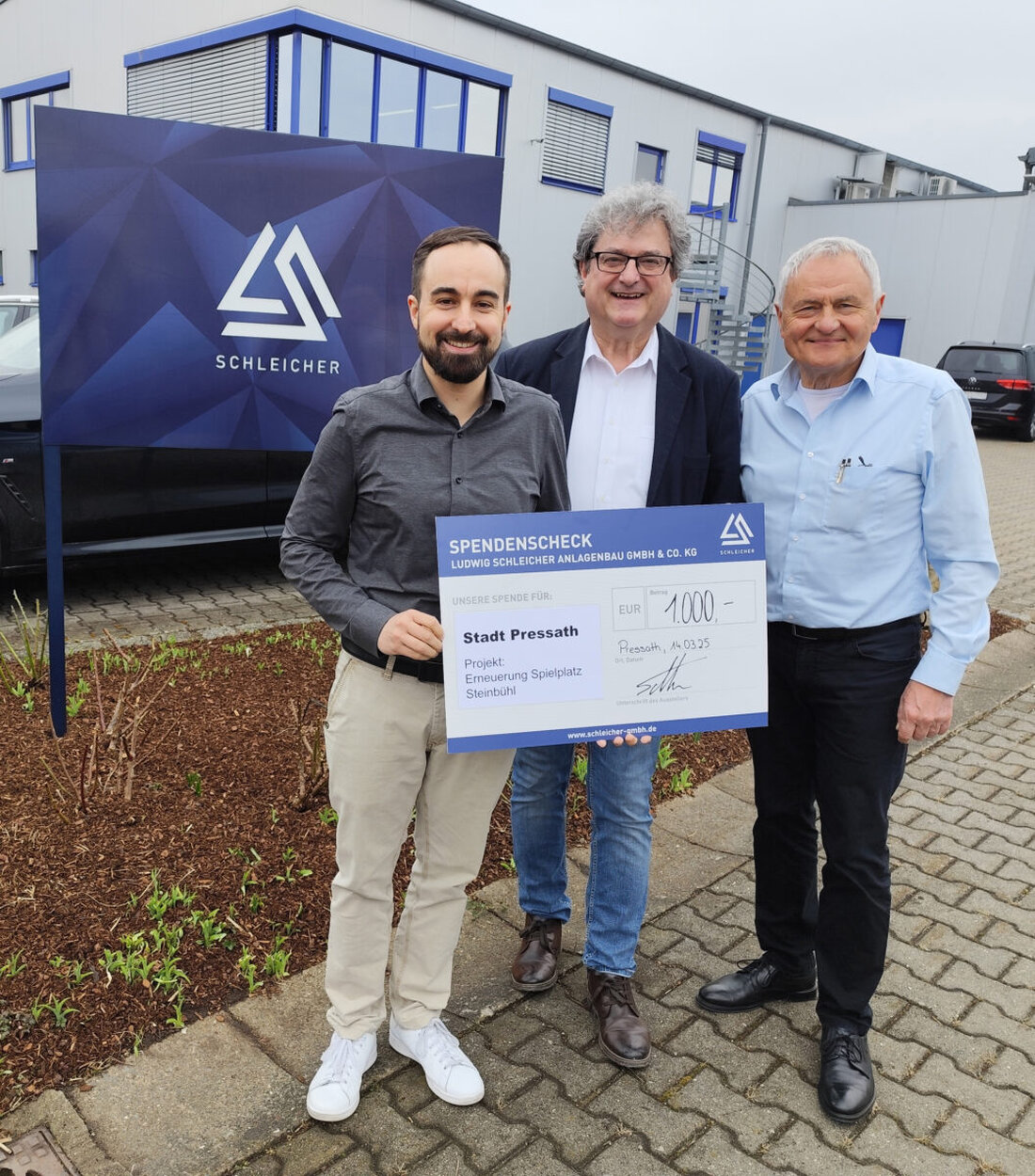 Pressath. Die Stadt Pressath erhält 1.000 Euro von der Ludwig Schleicher Anlagenbau GmbH & Co. KG zur Erneuerung des Spielplatzes am Steinbühl. Die erste Bauphase beginnt im April 2025, um den Spielplatz mit umweltfreundlichen Materialien zu modernisieren.