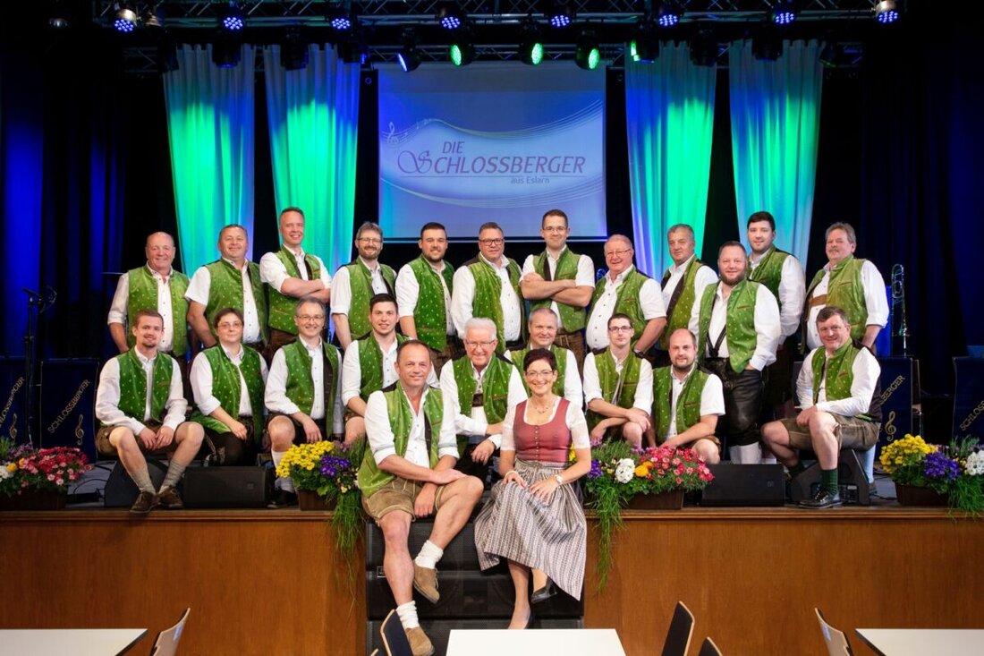 Vohenstrauß/Eslarn. Die Schlossberger Blaskapelle lädt zum 14. Ernst-Mosch-Gedächtniskonzert in Vohenstrauß ein, Eintrittskarten für 18 Euro ab sofort verfügbar.