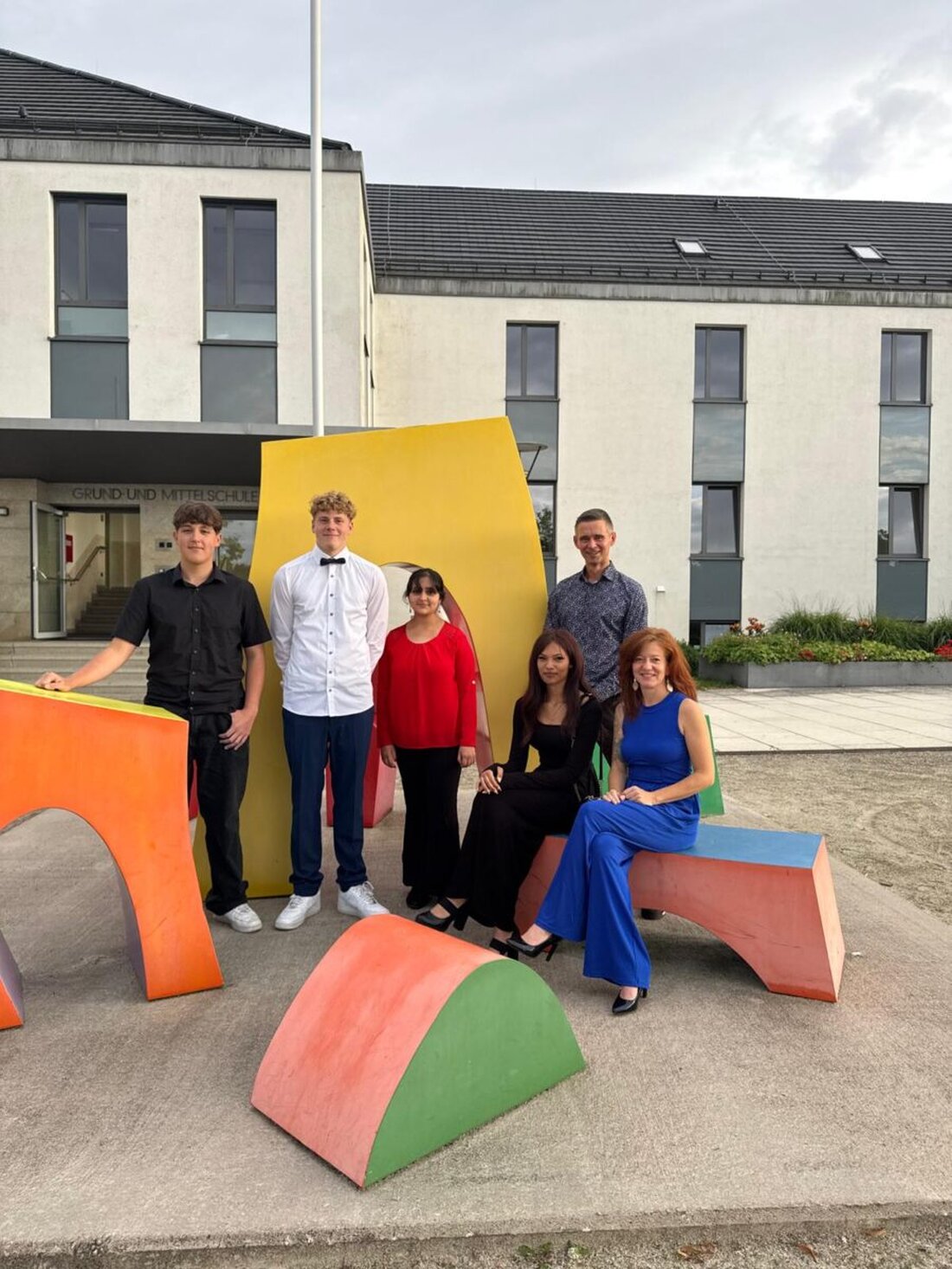 Grafenwöhr. 22 Schüler der Mittelschule freuen sich über ihren erfolgreichen "Quali". Vier Schüler erreichten sogar eine Eins vor dem Komma.