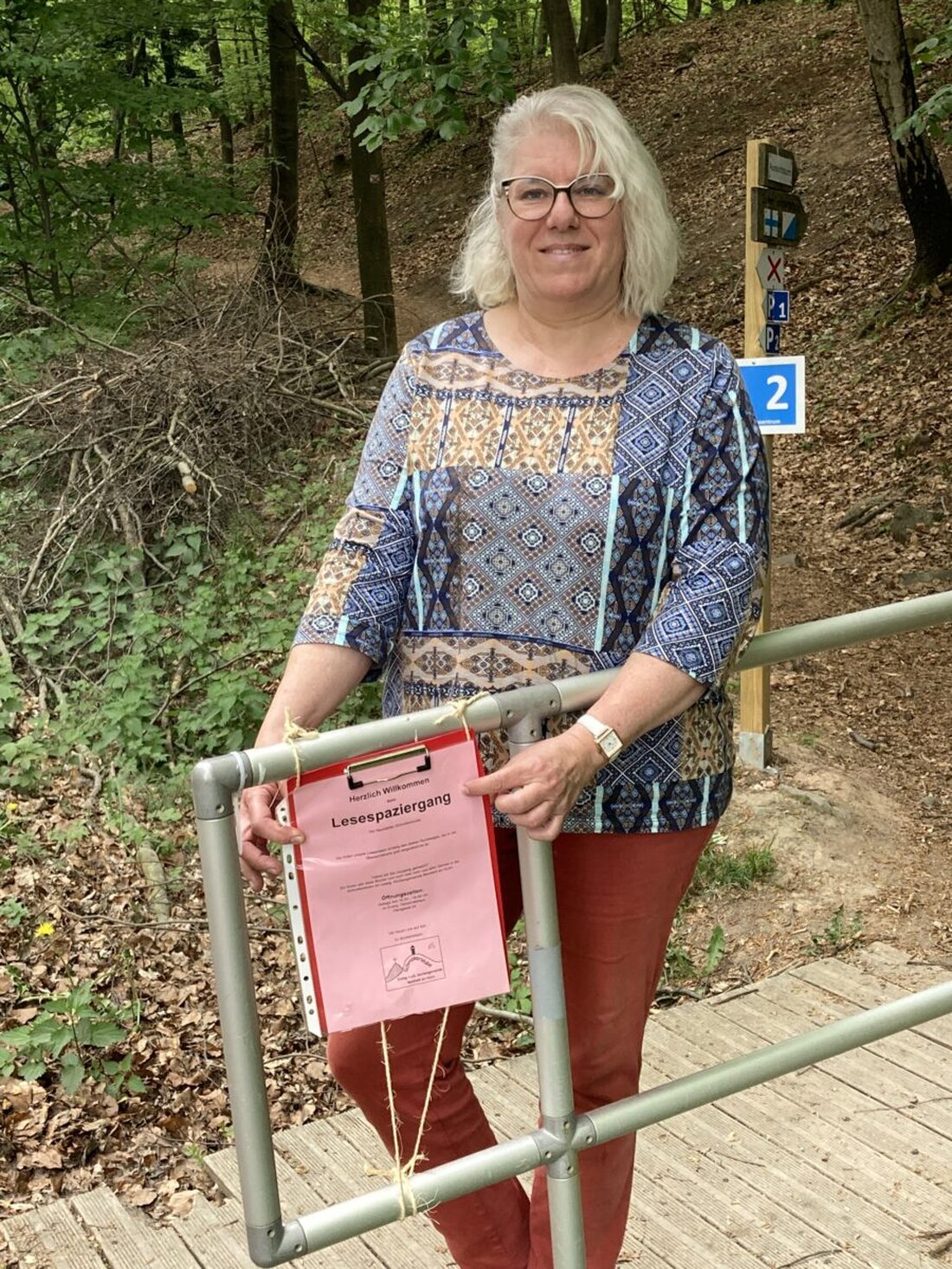 Neustadt am Kulm. Die Schmökerstube lädt zum Lesespaziergang auf den Rauhen Kulm ein. Entlang des Rundwegs warten 15 Tafeln mit Texten; die Bücher gibt es freitags von 16–18 Uhr, neue Auszüge bis Ende September.