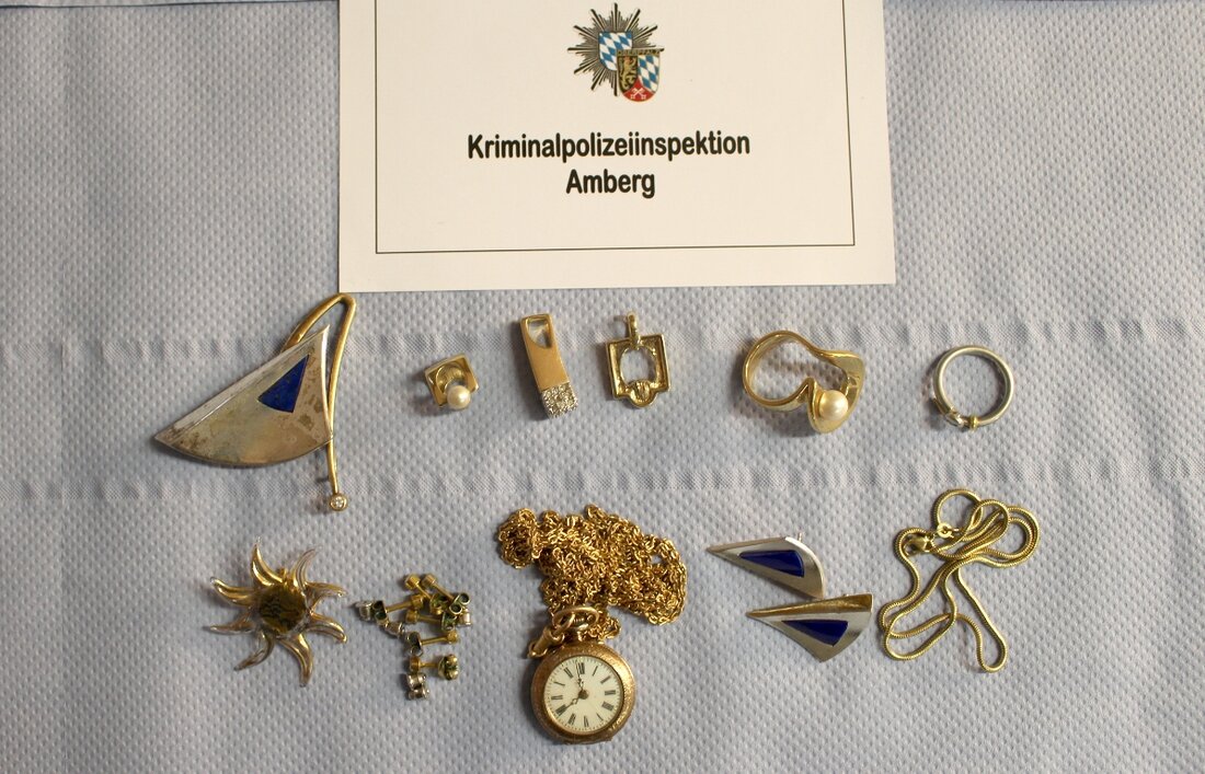 Auerbach. Die Polizei hatte, nachdem sie zwei Einbrecher festgenommen hatte, den Besitzer von mehreren wertvollen Schmuckstücken gesucht. Jetzt meldete sich eine Frau bei den Beamten.  Vor rund zwei Wochen nahm [&hellip;]