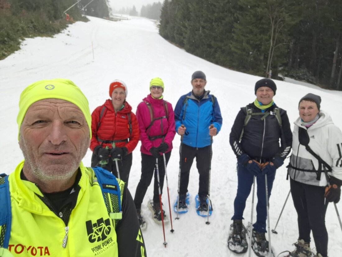 Weiden. Der DJK Weiden Lauftreff eroberte auf Schneeschuhen den Keilberg und erlebte trotz Frost und Schneefall die winterliche Erzgebirgsnatur. Ab Montag, 20. April, sind Neueinsteiger für Läufe rund um Weiden willkommen.