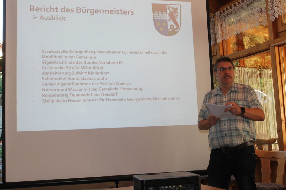 Georgenberg. Bei der Bürgerversammlung am 13. August ging es um Verkehr, die Staatsstraße und Wasser. Bürgermeister Bock meldete fertige Straßen, 530.000 Euro Stabilisierungshilfe und schnelles Internet für 429 Anwesen.