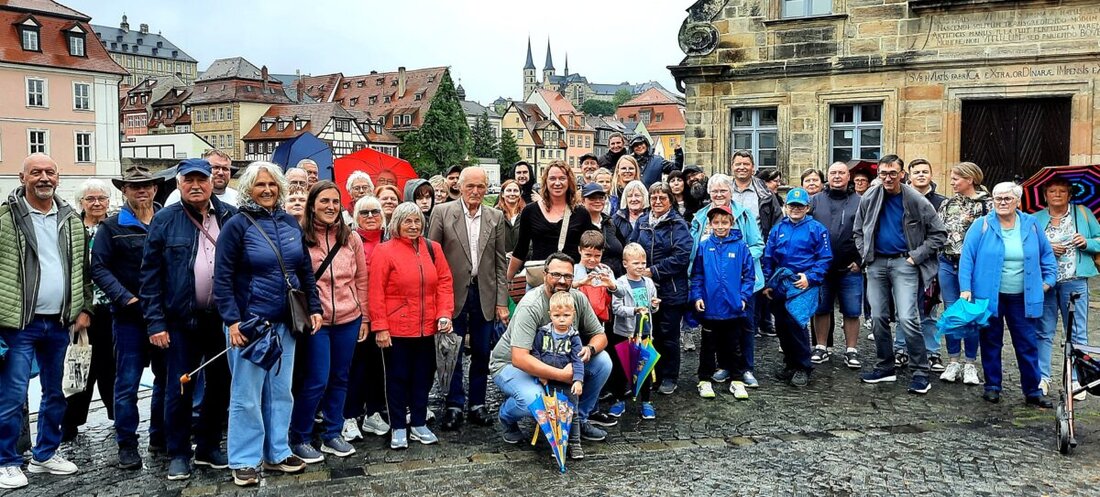 Latsch.
55 Mitglieder und Freunde des Schnupfer-Clubs Latsch erlebten in Bamberg Geschichte, Kultur und fränkische Gastlichkeit mit Stadtführung und Drei-Flüsse-Rundfahrt.
Reiseleiter Günther Magerl zog ein positives Fazit.