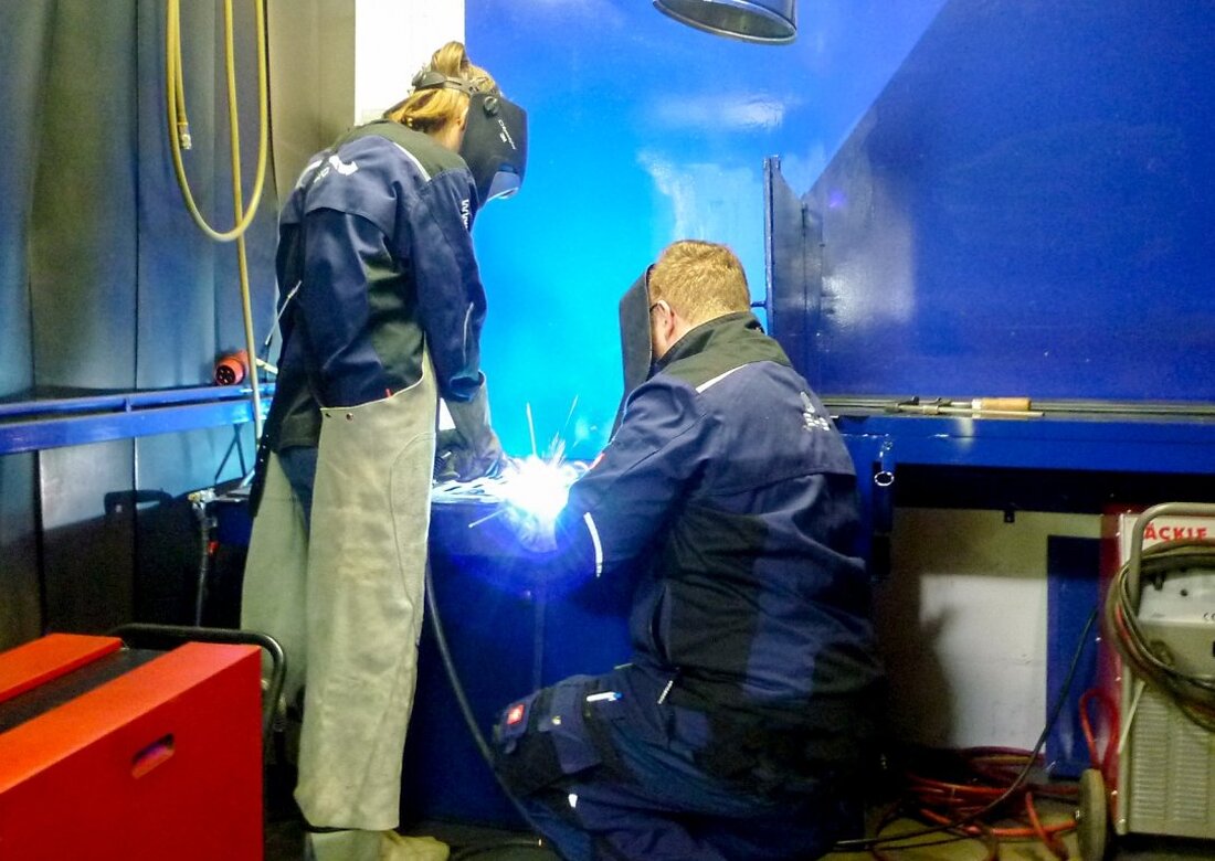 Weiherhammer. Mit einem großen Metallschmetterling verließen die Schülerinnen und Schüler der Grund- und Mittelschule Weiherhammer die Weidener Niederlassung des Überbetrieblichen Bildungszentrums in Ostbayern (ÜBZO) gGmbH. Die 7. Klasse war zu einem [&hellip;]