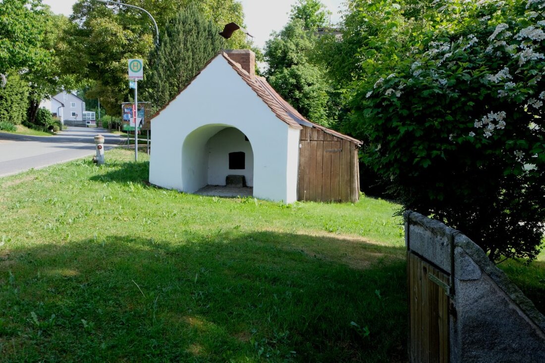 Floß. Der Waldverein Floß und Umgebung setzt ein besonderes Highlight in seinen Veranstaltungskalender: Erstmals soll im Herbst ein „Dorffest rund um den Backofen“ in Schönbrunn stattfinden.