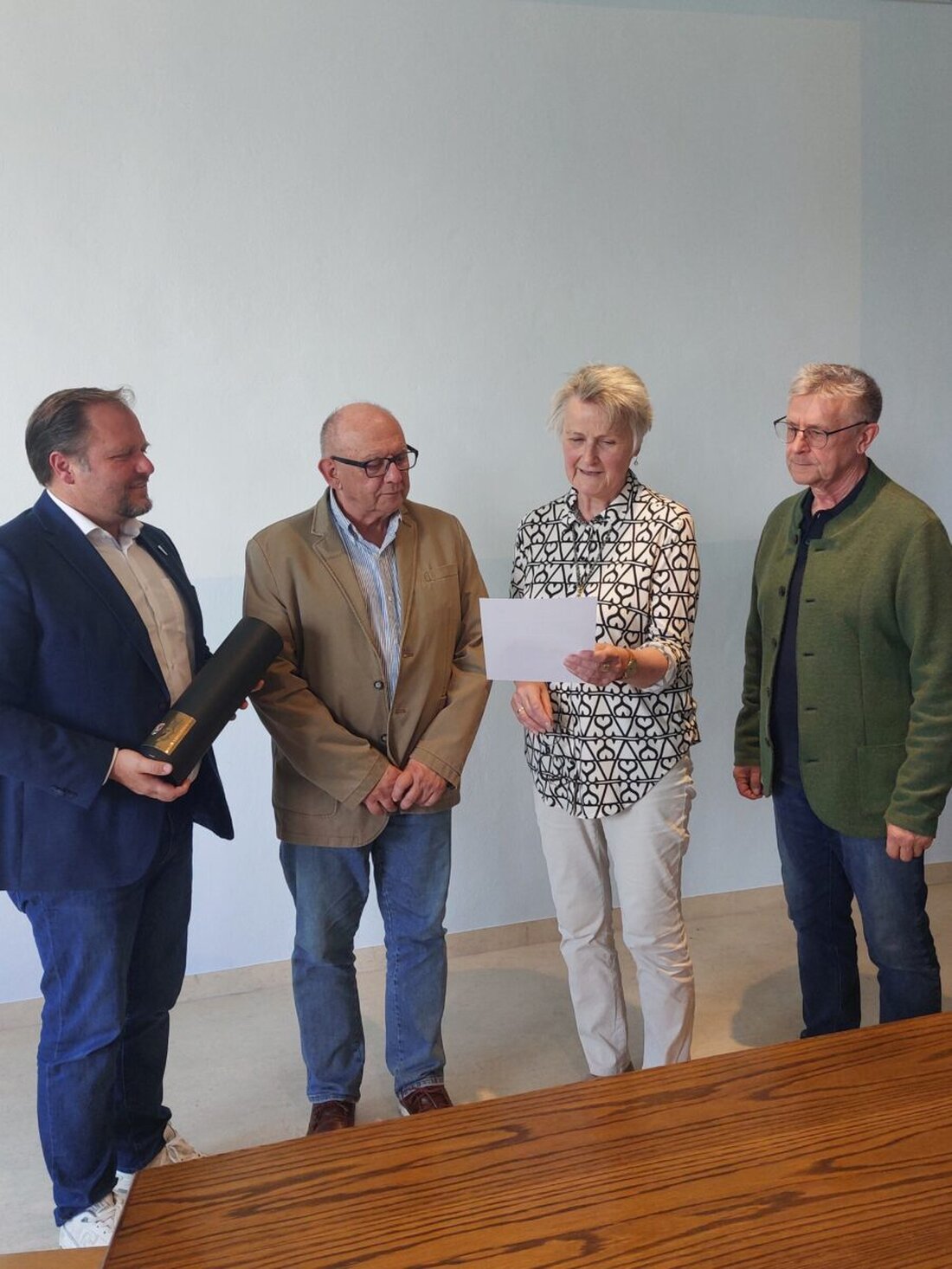 Fuchsmühl. Der Landkreis Tirschenreuth und die Generaldirektion der Staatlichen Archive Bayerns setzen auch weiterhin auf die langjährige Erfahrung und das große Fachwissen von Erich Schraml: Er wurde für weitere fünf Jahre zum Kreisarchivpfleger für den Landkreis Tirschenreuth bestellt. 