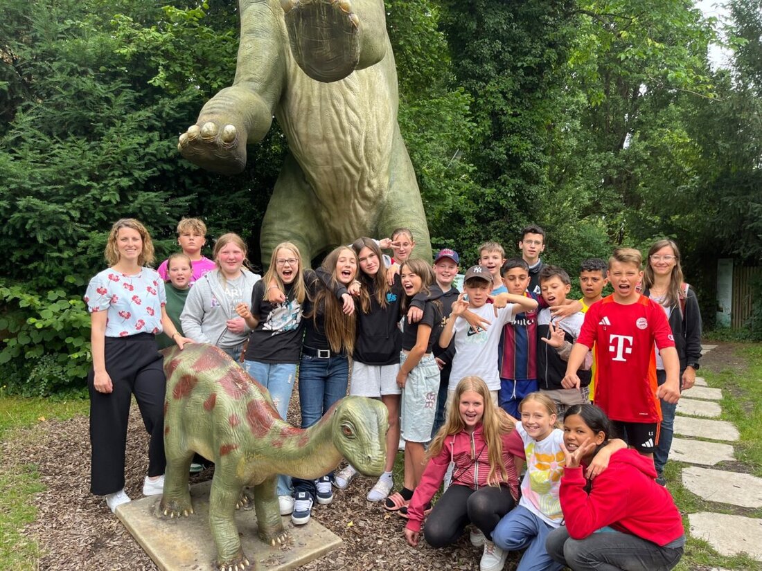 Pressath/Bayreuth. Pressather Mittelschüler besuchen das Urweltmuseum und erkunden die Erdgeschichte durch Führungen über Eiszeiten, Klimafaktoren und Plattentektonik. Ein erfolgreicher Ausflug, der Wissen mit praktischen Erlebnissen verband.