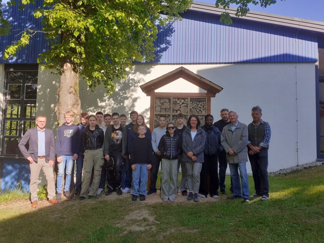 Vohenstrauß. Der Obst- und Gartenbauverein Vohenstrauß hat gemeinsam mit der Pfalzgraf-Friedrich-Mittelschule ein besonderes Projekt ins Leben gerufen. Es fördert  den Naturschutz und ermöglicht den Schülern praktische Erfahrungen im Technikunterricht.