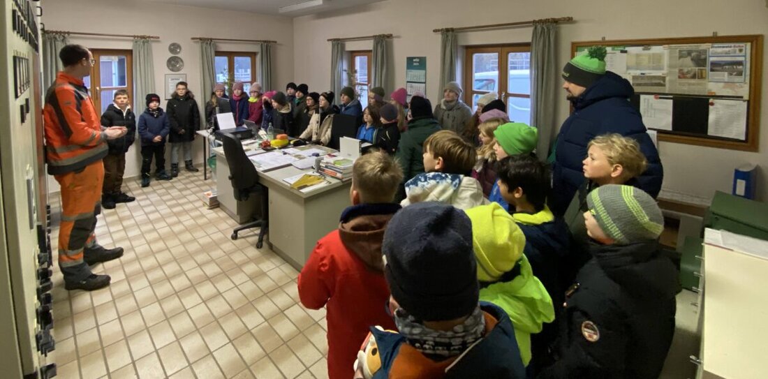 Erbendorf. Grundschüler besuchten mit ihren Lehrern das Klärwerk, um die Abwasseraufbereitung und deren Bedeutung für den Umweltschutz zu verstehen.