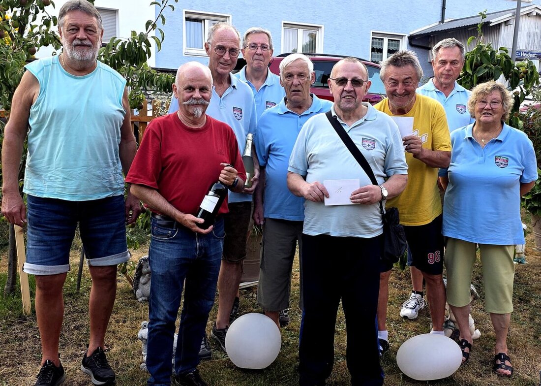 Weiden. Treffsicherheit und Glück prägten das Schießen der 7er Kameradschaft, beim Brotzeitschießen siegte Peter Ertl, beim Glücksschießen hatte Hans Kick die Nase vorn. Preise gab es im Garten der Schießwarte.
