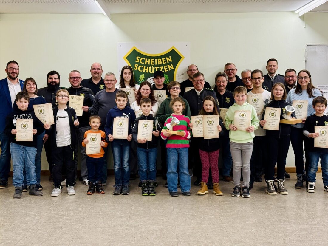 Weiherhammer. Am 6. Januar 2026 feierte die SSG Weiherhammer ihren traditionellen Kommersabend mit vielen Ehrungen und starken Worten zum Zusammenhalt. Ausgezeichnet wurden Erfolge 2025; dazu gab es Leberkäs und Kartoffelsalat.