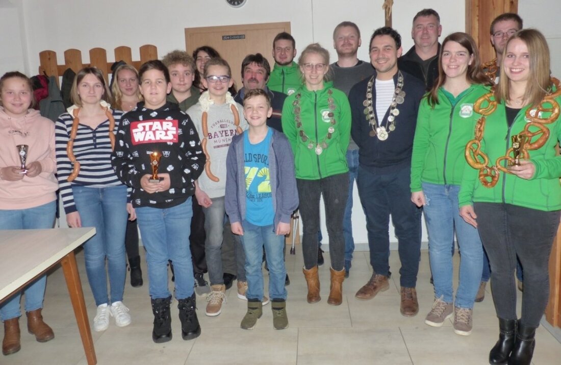 Leuchtenberg/Döllnitz. Überwiegend weiblich waren die Sieger bei der Königsfeier – sie bewiesen auch: Vor allem die Jugend bei den „Pfreimdtalschützen“ sind die Aktivsten.  Von Sieglinde Schärtl  In acht Disziplinen waren [&hellip;]