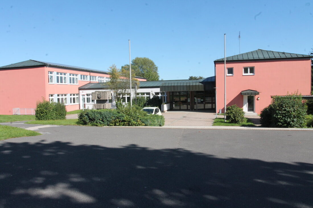 Waidhaus. Am 10. September beginnt das neue Schuljahr in Waidhaus, wobei der Anfangsgottesdienst um 8.15 Uhr stattfindet. Lehrkräfte und Unterrichtszeiten sind festgelegt, Mittagessen gibt es ab dem 16. September.