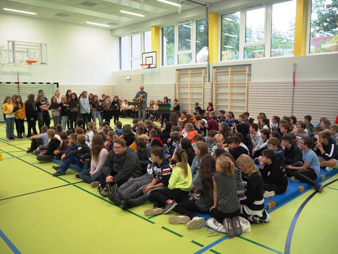 Neustadt/WN. Die Mittelschule Neustadt verfügt ab sofort wieder über eine generalsanierte und funktionsfähige Turnhalle. 530.000 Euro nahm die Kreisstadt in die Hand, wobei lediglich 70.000 Euro aus eigenen Mitteln bestritten [&hellip;]