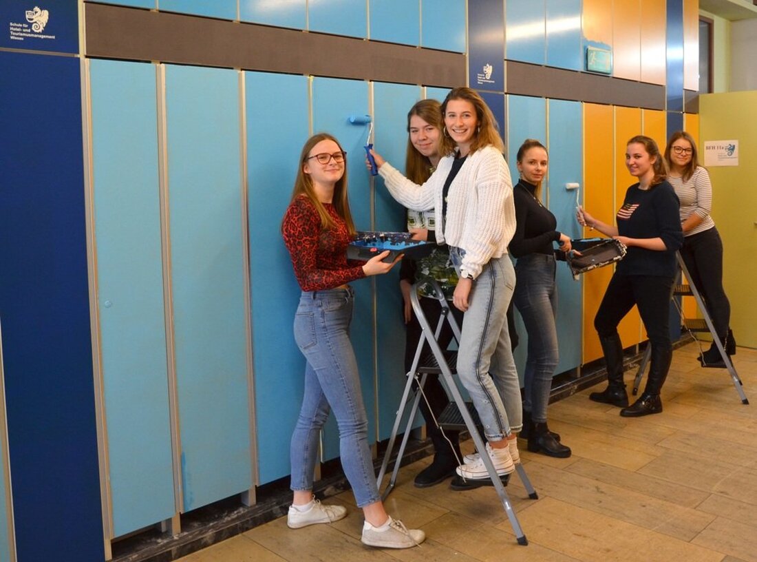 Wiesau. Selbst sind die Schüler: Die Schule für Hotel- und Tourismusmanagement Wiesau sorgt für Frische im Schulalltag!  Die Angehenden Assistent*innen für Hotel- und Tourismusmanagement in Wiesau zeigen Engagement: Sie malern [&hellip;]