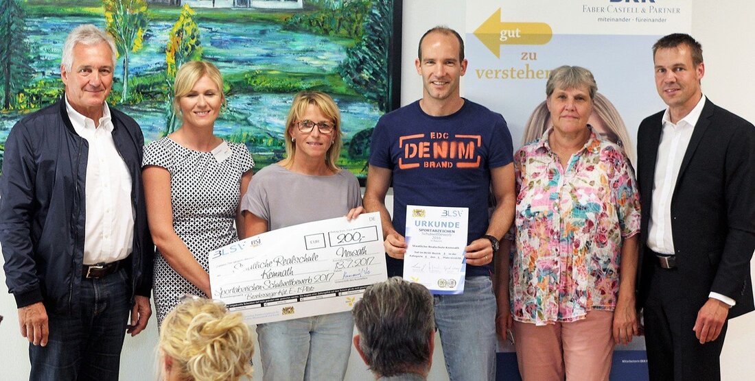 Tirschenreuth/Kemnath/Waldsassen. Das Sportabzeichen ist an den oberpfälzer Schulen weiterhin ein echter Renner. Dies wurde bei der Ehrung der Bezirkssieger im Sportabzeichen-Schulwettbewerb 2016, die der Bayerische Landes-Sportverband (BLSV) am Donnerstagnachmittag im [&hellip;]