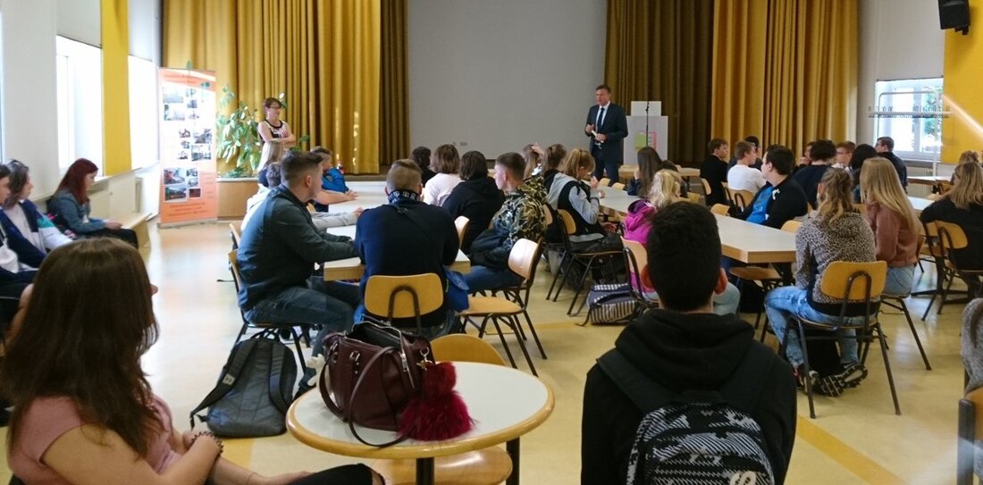 Weiden. Schulleiter Thomas Reitmeier hieß zum Schuljahresanfang 96 neue Schüler an der Wirtschaftsschule in Weiden herzlich willkommen. Damit konnten in der zweistufigen Form der Wirtschaftsschule zwei Eingangsklassen und in der in [&hellip;]
