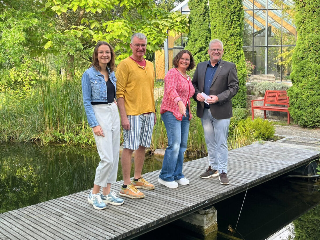 Schwandorf. Oberbürgermeister Feller besuchte die Firma Bösl mit Pflanzenverkauf und Gartenbau, die 35 Mitarbeitende hat und auf Beratung, Qualität, Nachhaltigkeit sowie Ausbildung setzt.