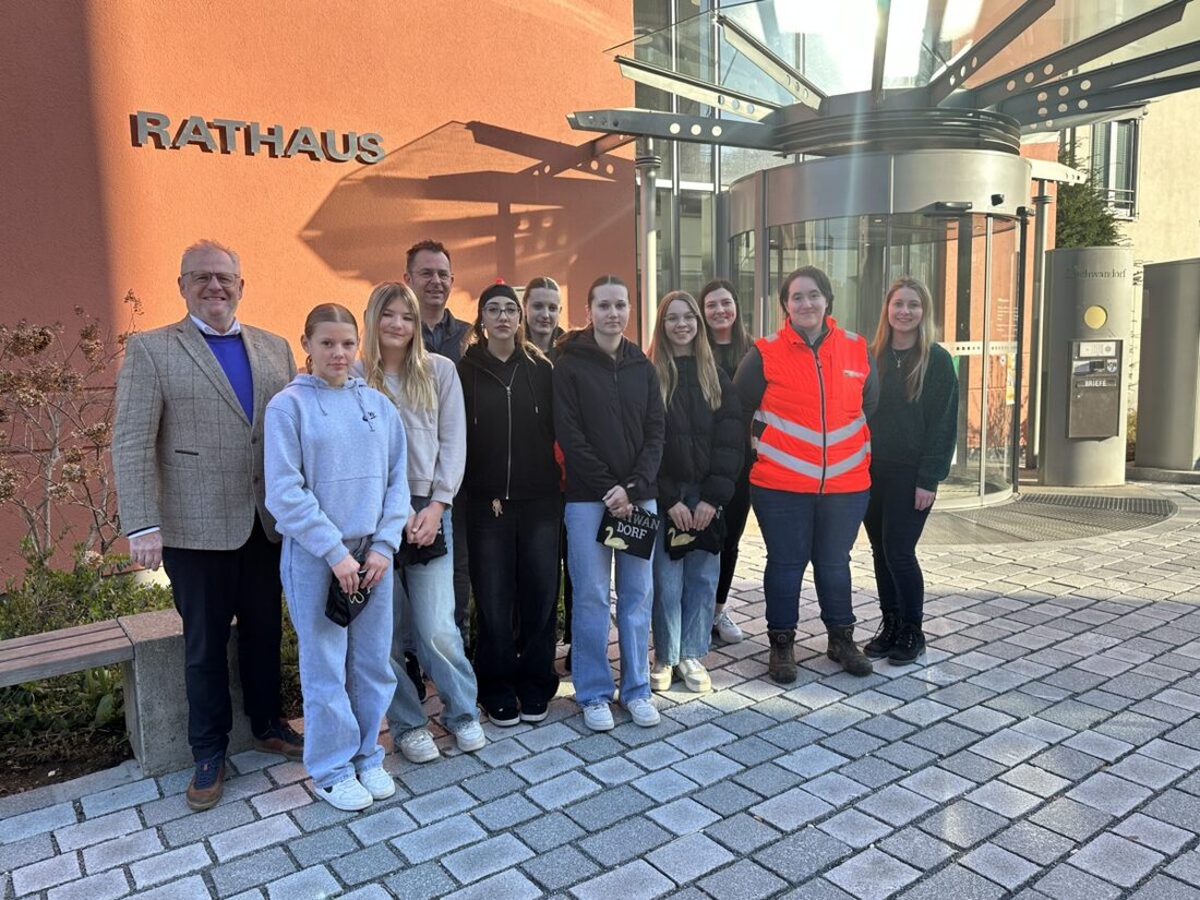 Schwandorf. Zum ersten Mal beteiligte sich Schwandorf am Girls' Day, um Schülerinnen Einblicke in technische Berufe wie Umwelttechnologin und Fachangestellte für Bäderbetriebe zu geben.