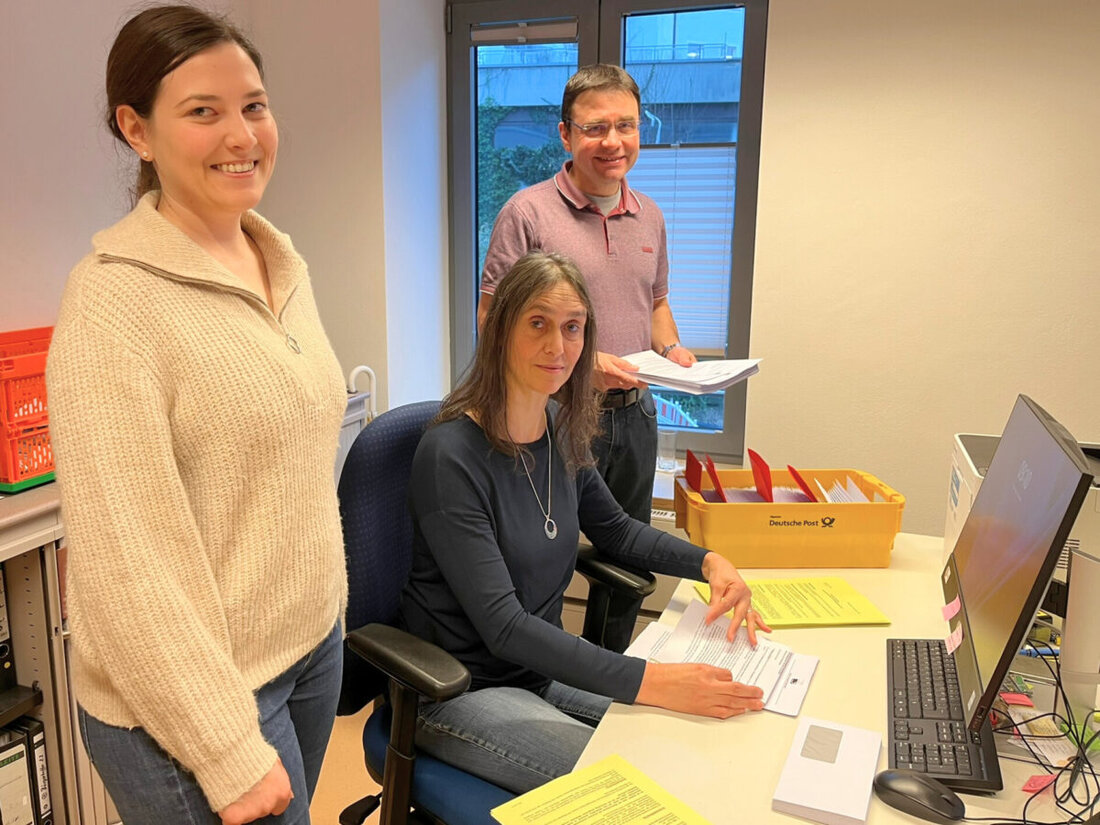 Schwandorf. Bundespräsident Frank-Walter Steinmeier hat nach Weihnachten den Bundestag aufgelöst und Neuwahlen für den 23. Februar 2025 angekündigt. In Schwandorf laufen die Wahlvorbereitungen bereits, mit 21.121 Wahlberechtigten und dem Bedarf an über 350 Wahlhelfern.