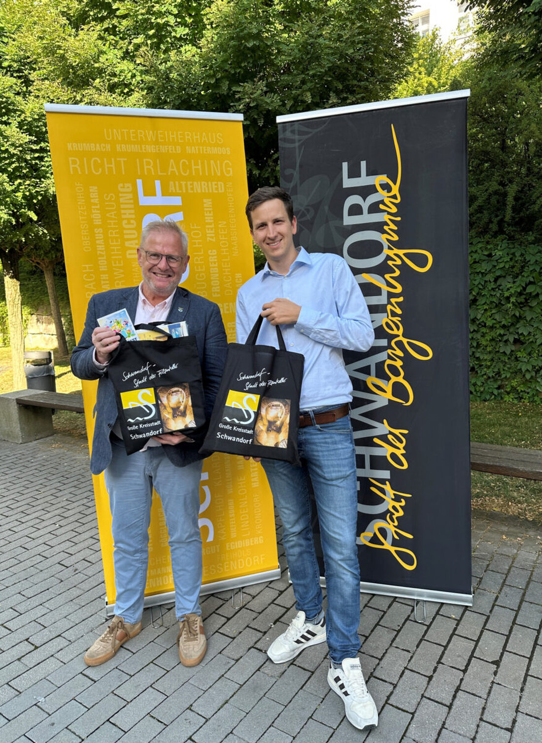 Schwandorf. Neue Stofftaschen im "Felsenkeller-Design" sind im Tourismusbüro der Stadt Schwandorf für 3 Euro erhältlich, perfekt für Besucher und Einheimische.