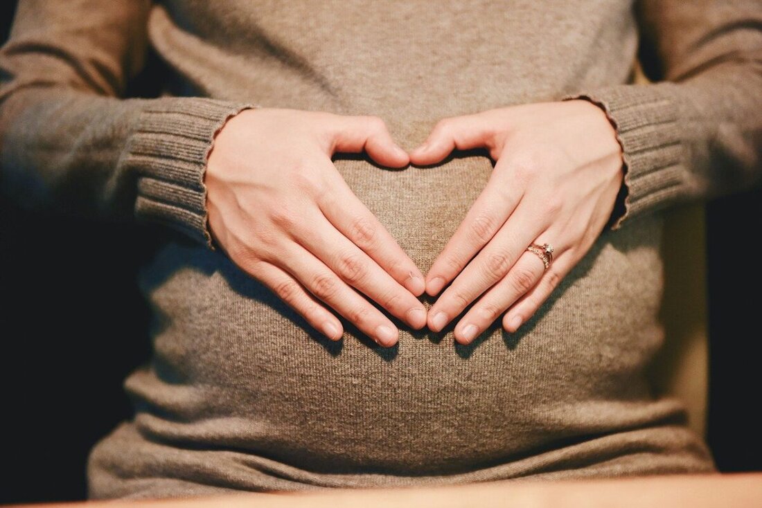 Neustadt/WN. Seit dem 1. Mai 2014 bietet die vertrauliche Geburt Frauen in Not einen geschützten, medizinisch sicheren Weg zur Entbindung. Die Beratung ist vertraulich und kostenfrei; Kinder erhalten ab 16 Zugang zu Herkunftsdaten.