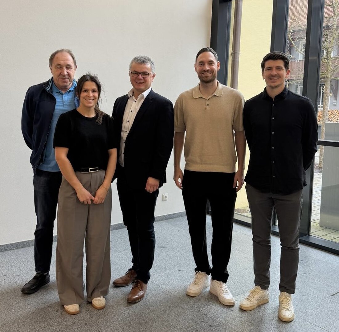 Neunburg vorm Wald. Die erste SchwarzachtalBau in der Schwarzachtalhalle startete stark mit über 2.000 Gästen und zufriedenen Ausstellern. Wegen der großen Resonanz ist die Neuauflage Anfang 2027 bereits in Planung.