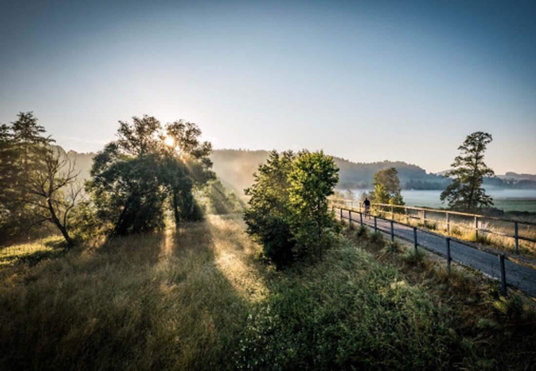 Tirschenreuth. Die neue, vollständig überarbeitete Übersichtskarte der Oberpfälzer Radl-Welt bietet frisches Design, optimierte Routenführung und viele Tipps. Sie bündelt Touren über 500 Kilometer und sechs Erlebniswelten.