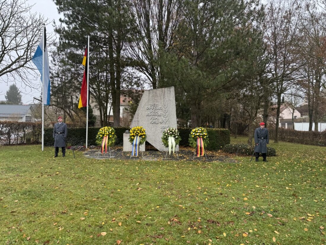 Neustadt/WN. Beim diesjährigen Volkstrauertag stand erstmals die Patenschaft der Stadt Neustadt für die vierte Batterie des Artilleriebataillons 131 im Mittelpunkt. Bürgermeister Sebastian Giering begrüßte die Soldatinnen und Soldaten als zentrale Gäste der Gedenkfeier und würdigte sie als „Staatsbürger in Uniform, die Verantwortung übernehmen, damit wir in Frieden leben können“.