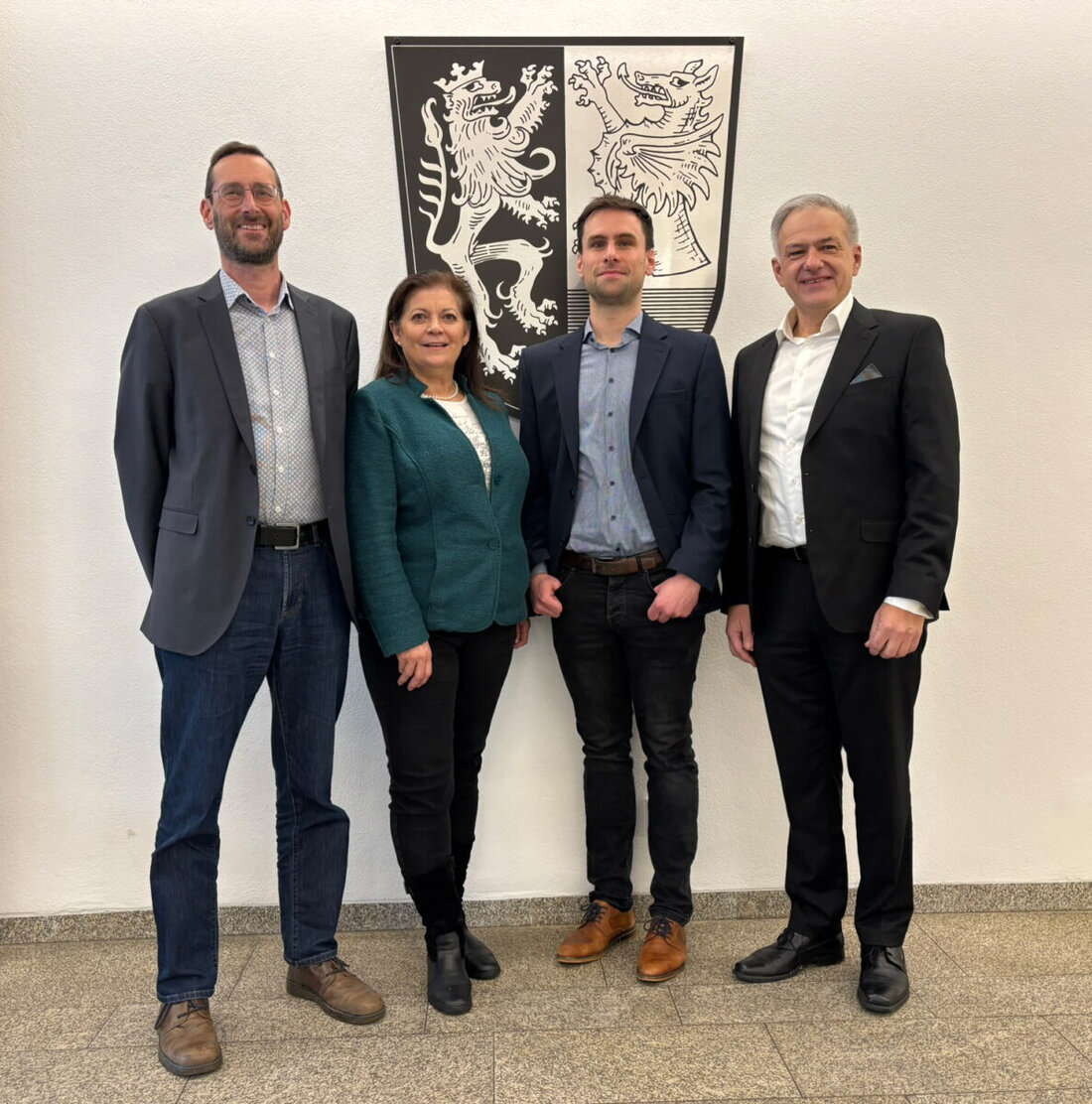 Tirschenreuth. Sebastian Kern ist seit dem 15. Januar 2025 der neue Jurist im Landratsamt Tirschenreuth und übernimmt die Leitung der Abteilung 3. Er zeichnet für Bereiche wie Sicherheit und Ordnung, Ausländeramt und Sozialamt verantwortlich.