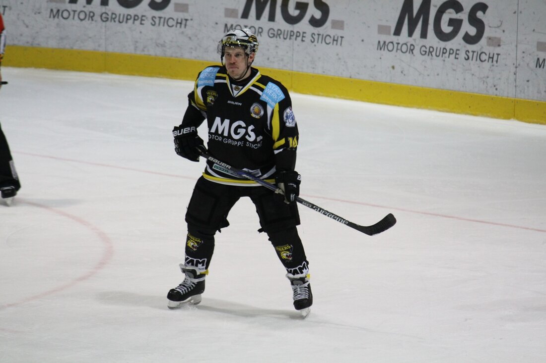 Weiden. Verstärkung für die Abwehr der Blue Devils. Ausgerechnet am Tag des Derbies bei den Bayreuth Tigers wurde der Wechsel perfekt gemacht: Vom Oberliga-Topteam aus der Wagnerstadt wechselt Verteidiger Sebastian [&hellip;]