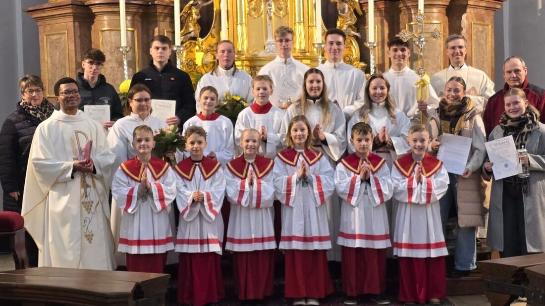 Neustadt. In St. Georg wurden sechs neue Ministrantinnen und Ministranten aufgenommen, zudem Dienste von zehn bis 21 Jahren geehrt und Verabschiedungen ausgesprochen. Es gab auch einen Wechsel im Leitungsteam der Oberministranten.