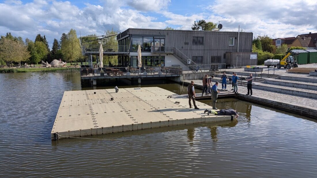 Tirschenreuth. Der KulturSommer 2026 startet: Pontons für die Seebühne sind montiert, das Programm steht online. Bis zum Start am 12. Juni werden Helfer und Crowdfunding-Unterstützer gesucht; gefeiert wird bis 5. Juli.
